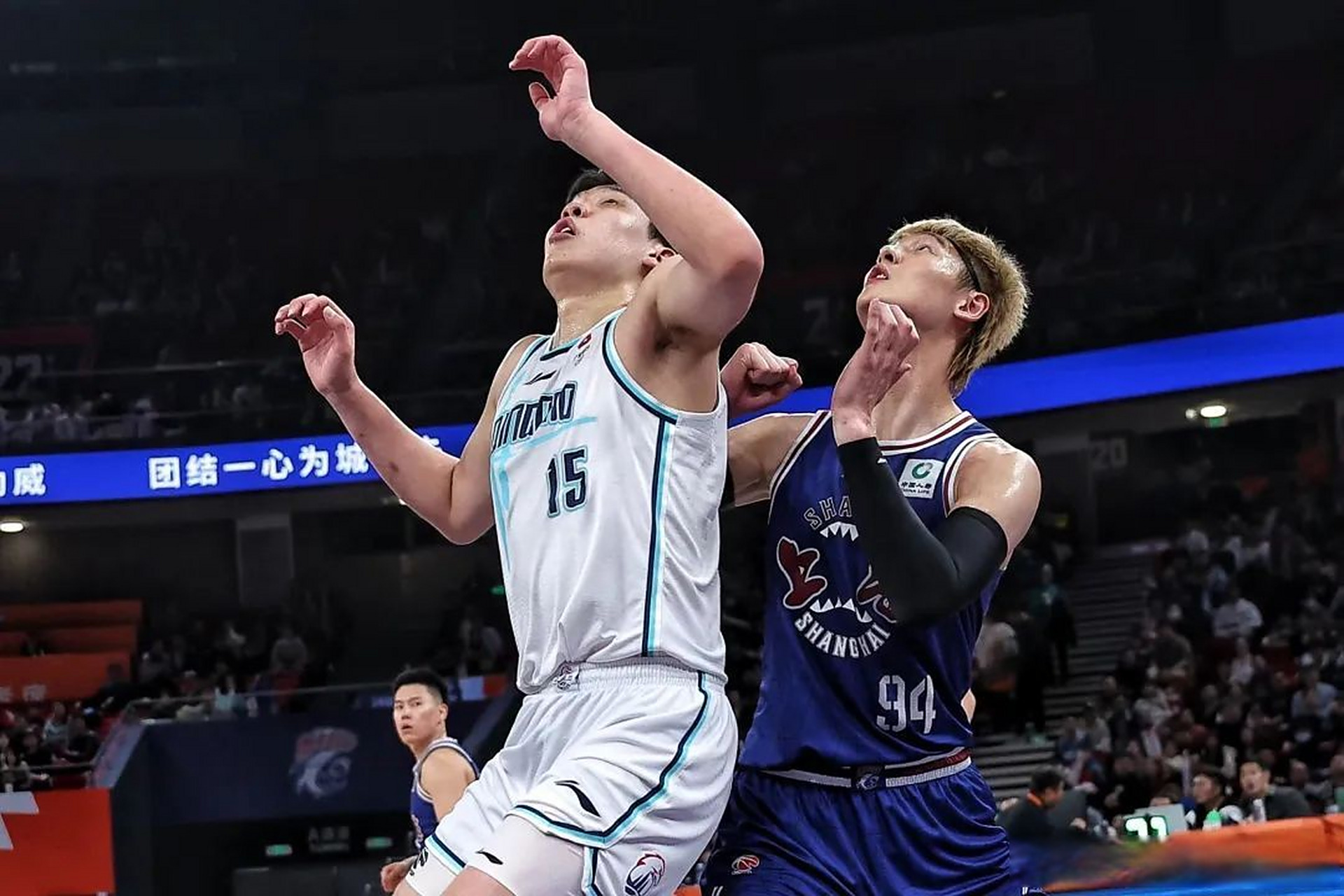 60彩娱乐-CBA俱乐部杯首场比赛上海久事大鲨鱼获胜(上海久事大鲨鱼球员名单)