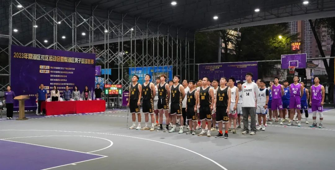 包含球场上的热血拼搏，篮球比赛火爆进行的词条